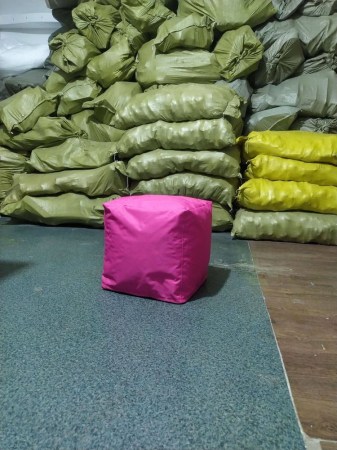 Безкаркасний рожевий кубик для дитячої кімнати та відпочинку